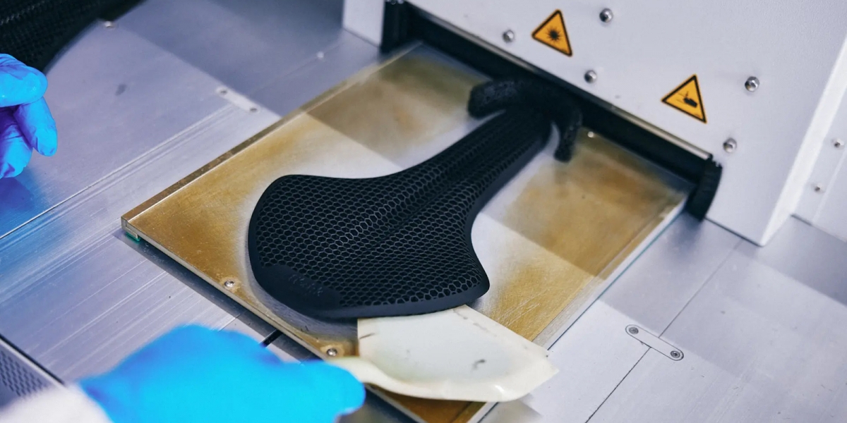 3D 列印黑科技! Fizik 打造客製夢幻坐墊,騎乘再遠不怕屁屁痛