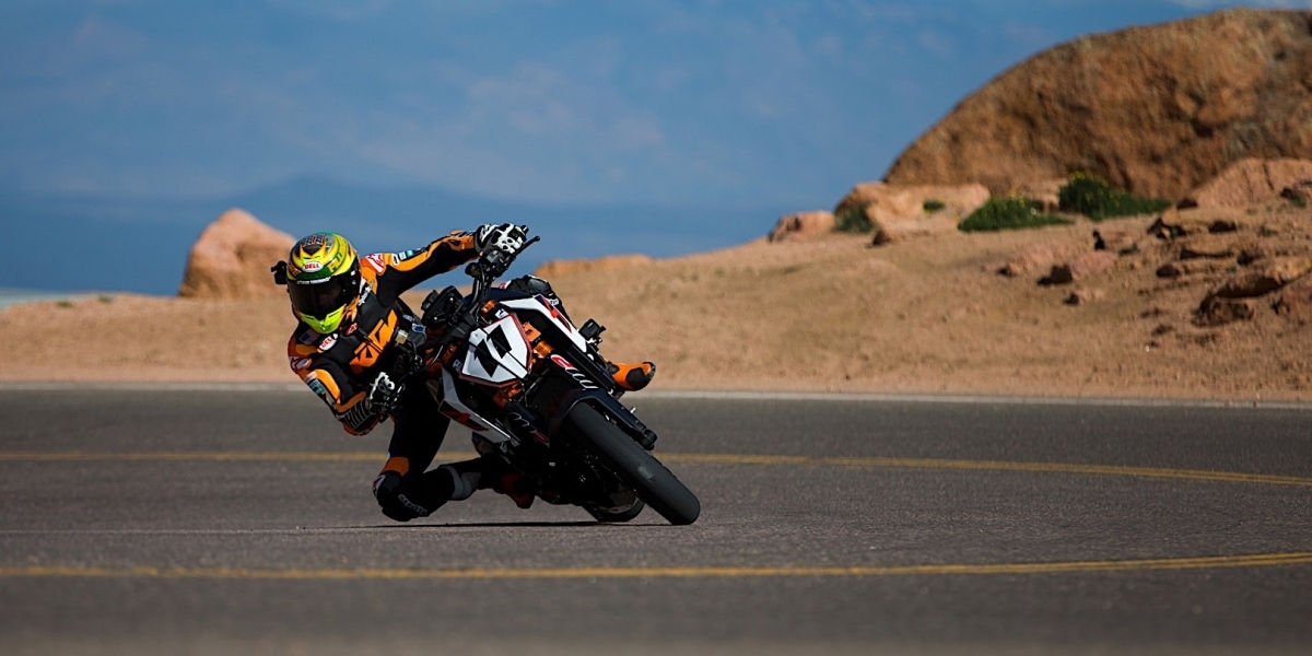 KTM 1290 Super Duke R破紀錄!Pikes Peak爬山賽成為焦點
