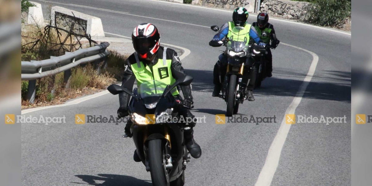 仿賽、冒險、復古三個願望一次滿足!Triumph三測試車間諜照曝光
