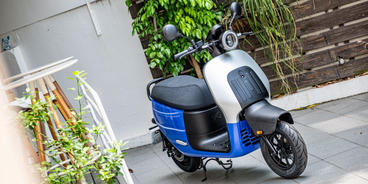 Gogoro EZZY 500 登場!白牌動力、機車也有 AutoHold,補助後不到 4 萬元