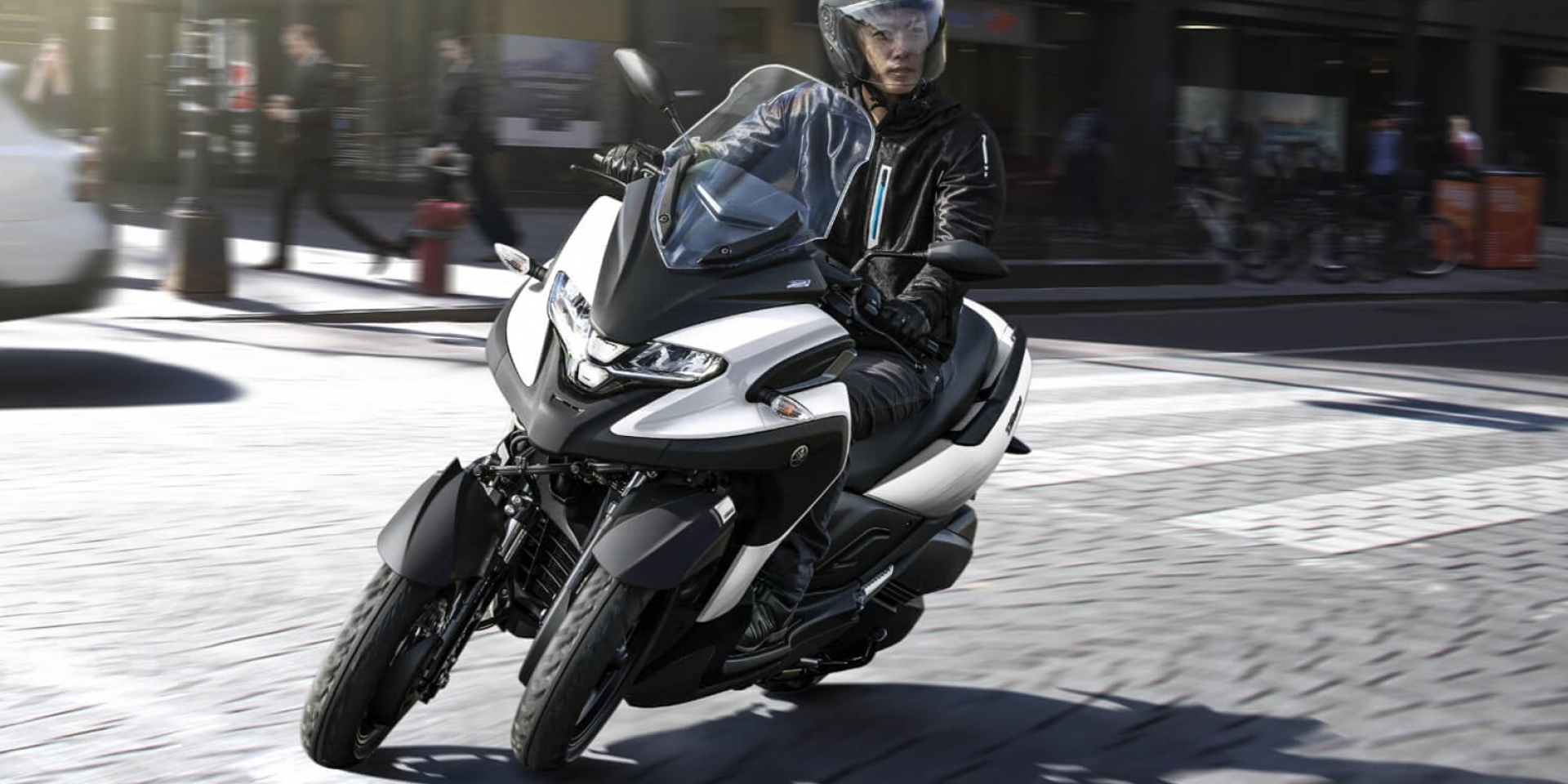 「白色金屬6」和「深灰色」新塗裝上身！2025 Yamaha Tricity 300 新色日本發表