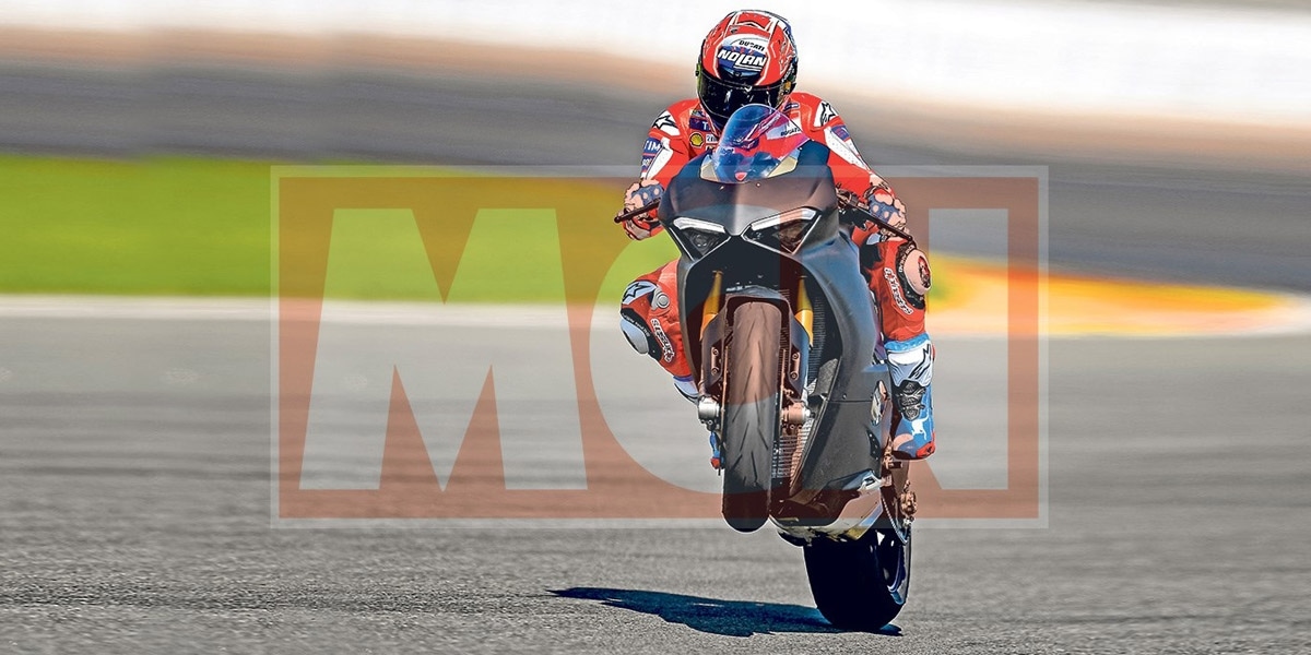 Casey Stoner賽道測試Ducati Panigale V4,驚見新一代Pirelli Supercorsa!