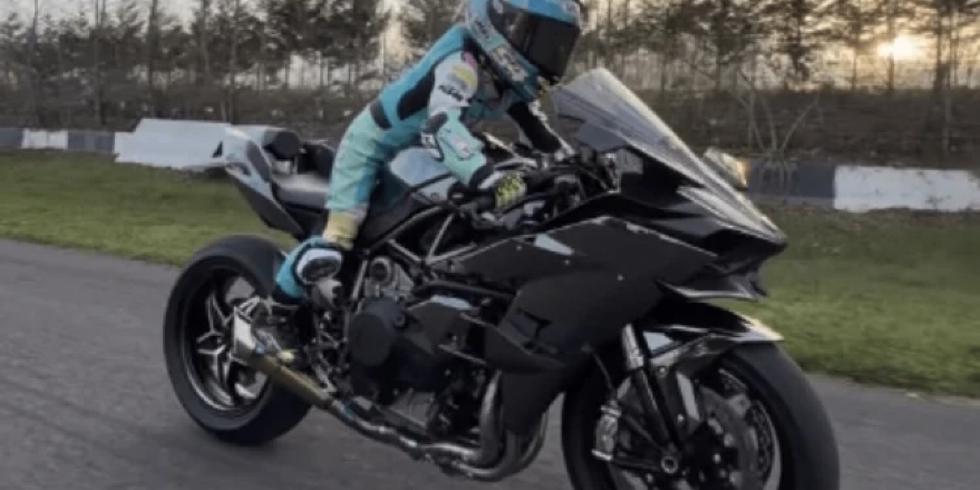 23 公斤的小超人！土耳其神童 Zayn 征服 321 匹 H2R