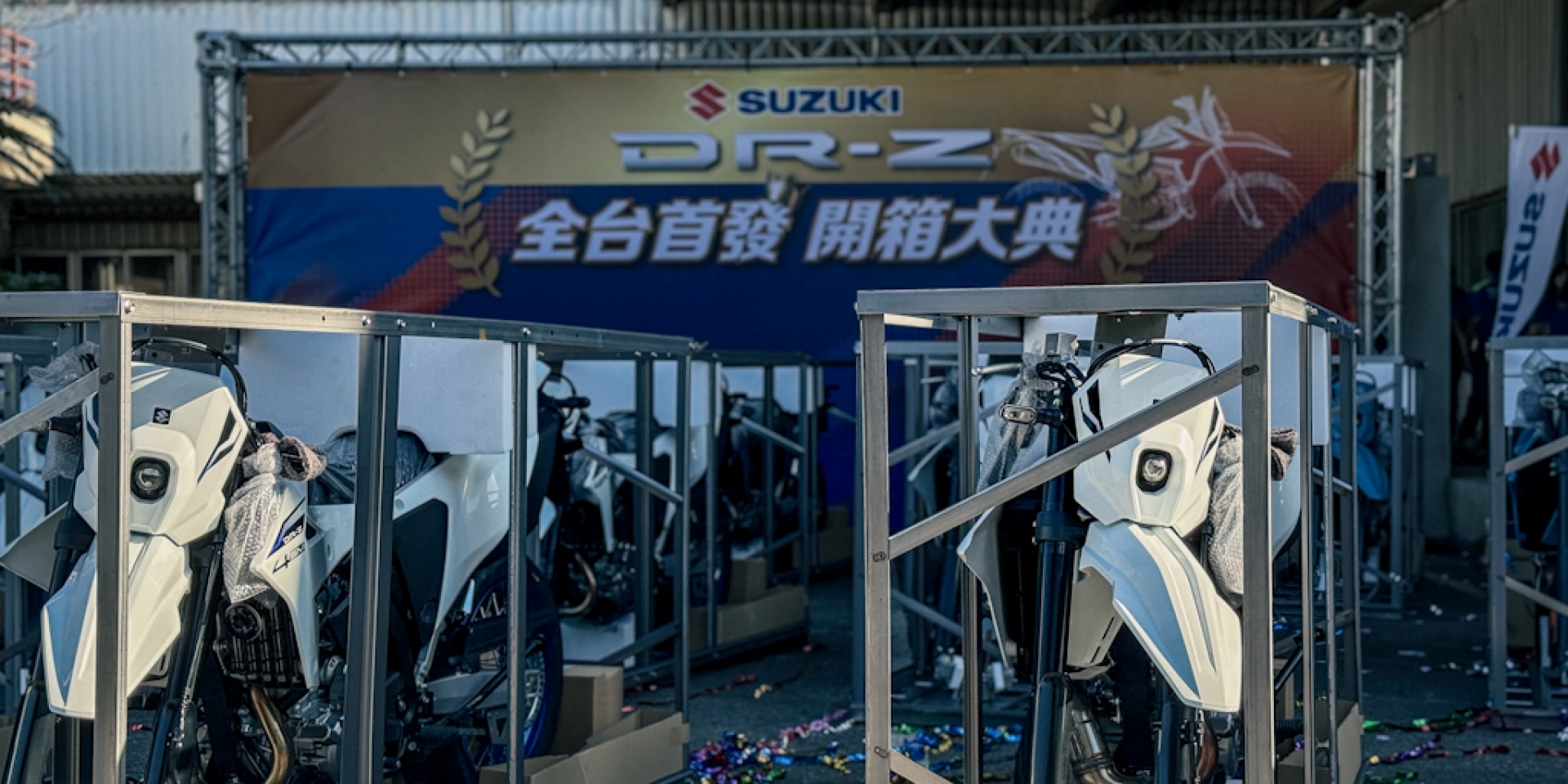 真。SUZUKI 機車開箱！SUZUKI DR-Z4 S / SM 車主開箱 日本進口品質現場檢驗
