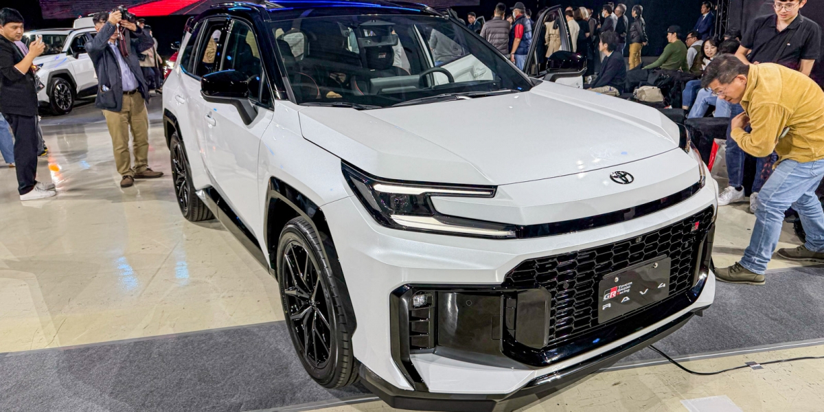 TOYOTA 第六代 RAV4 正式發表 五車型較預售再降價，104 萬起標配 TSS 4.0 與滿滿科技感