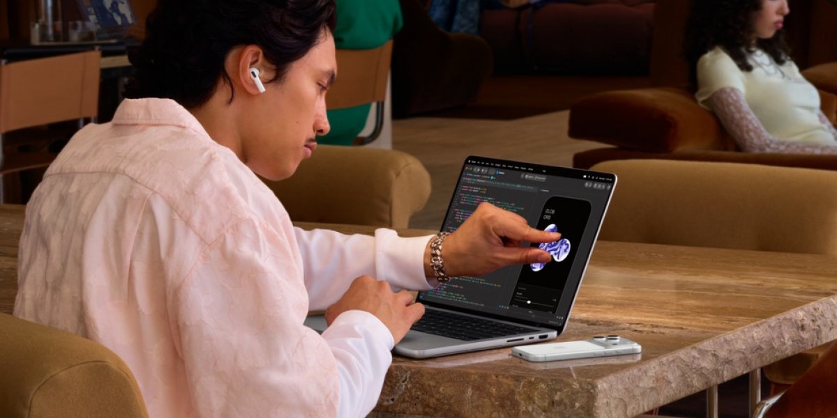 MacBook Pro 終於能觸控！OLED 螢幕、動態島登場，14 吋 M6 版本也同步更新