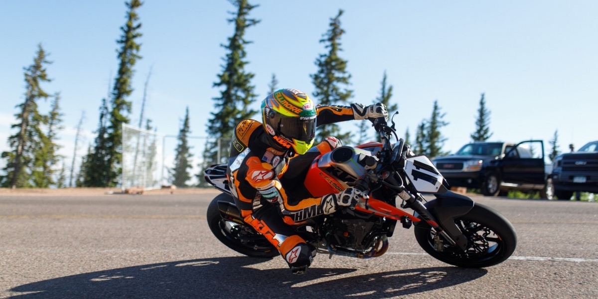 直衝雲霄的奧地利公爵。KTM 790 Duke打破派克峰賽道紀錄!