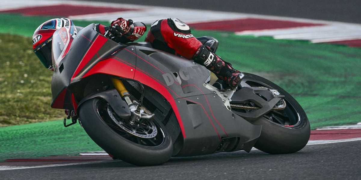 DUCATI電動賽車玩真的!Michele Pirro:某些方面相當類似MotoGP賽車!