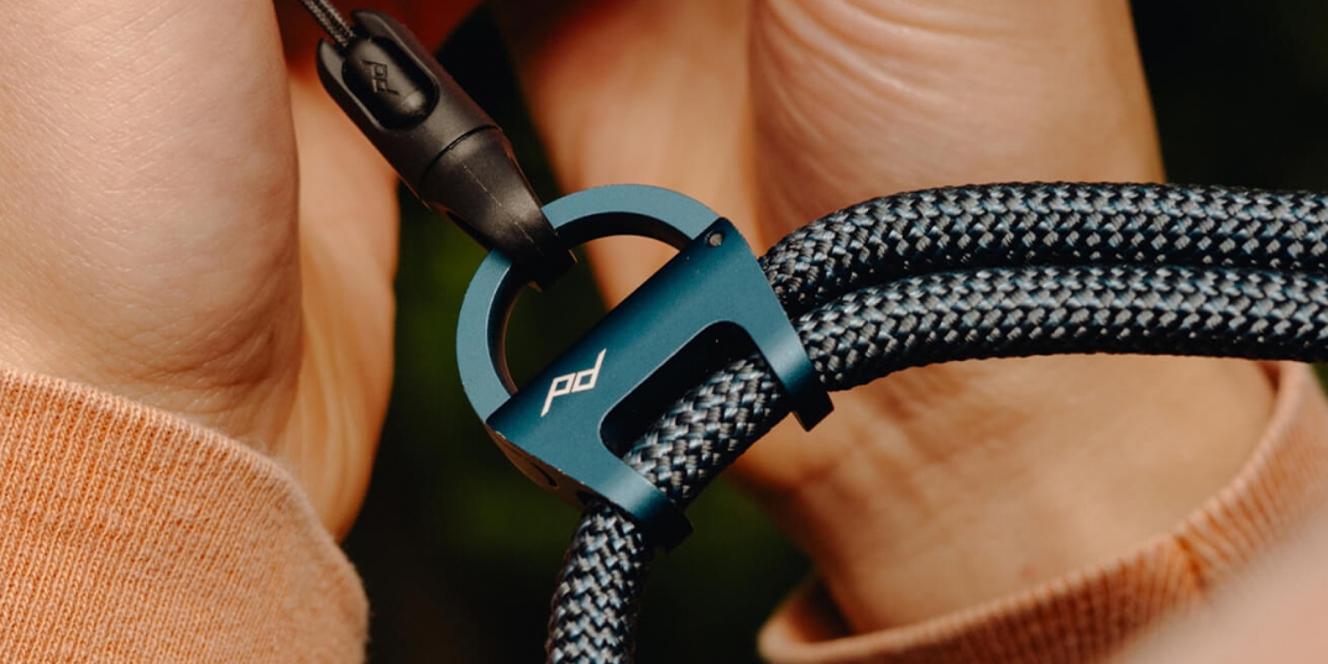 解放口袋的終極方案！Peak Design 推出全新手機背帶系列，不只好看更硬派實用