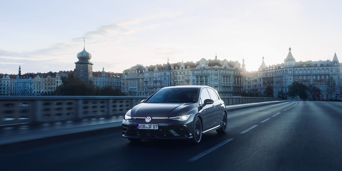 The new Golf R 夜幕疾行版 197.8 萬元起限量上市 前所未有優雅姿態與凌厲動能底蘊馳騁交錯 激盪純然賽道駕馭