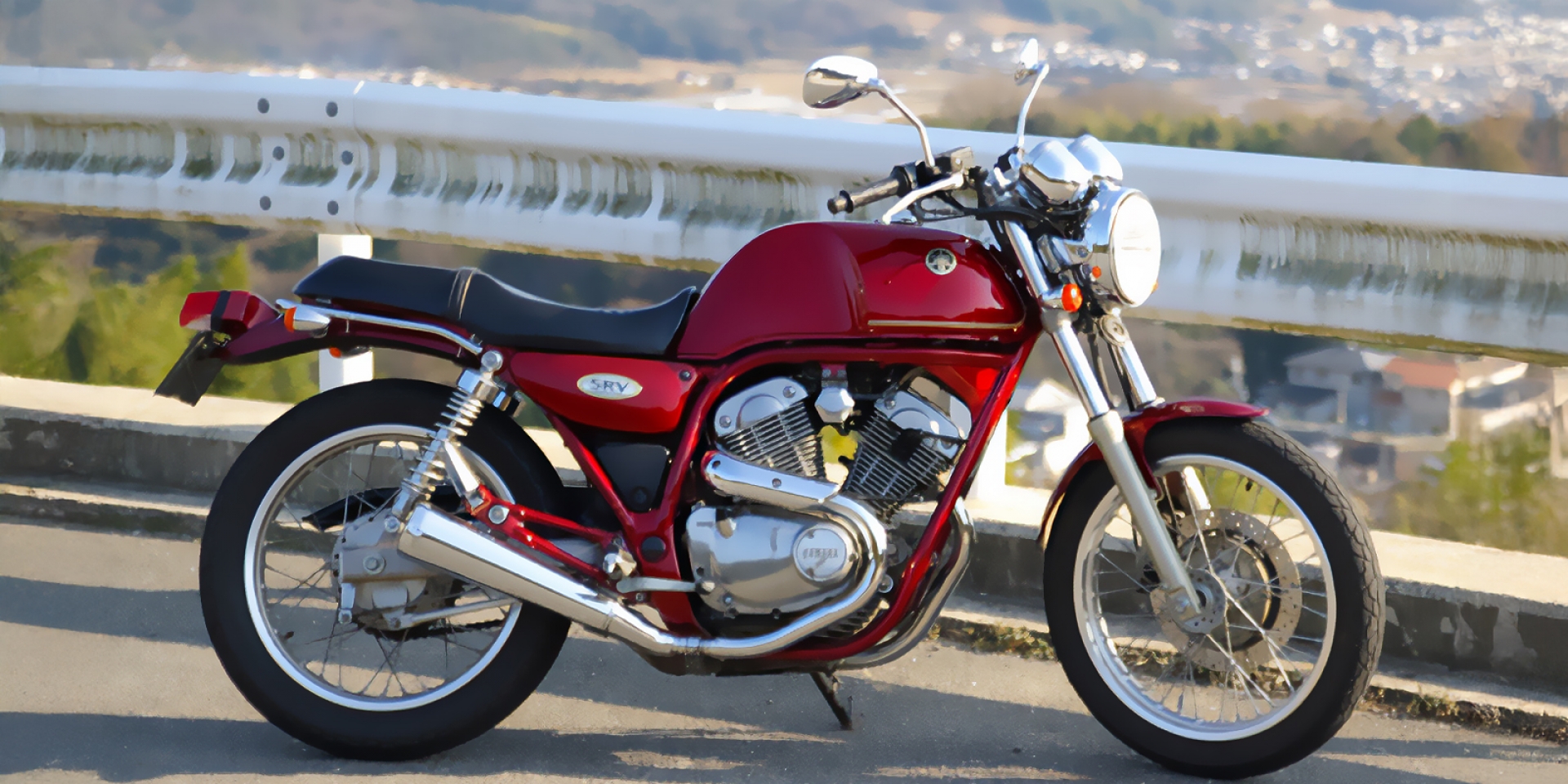 怪騎物語。Yamaha SRV250：60° V型雙缸、線條優雅絕美，Yamaha為成熟大人打造的浪漫經典！