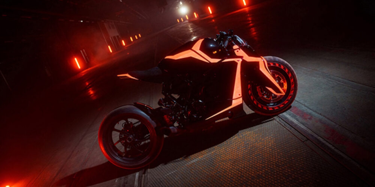 Diamond Atelier DA#22 ULTRON：205hp KTM V2 與發光塗裝打造科幻 Hyperbike