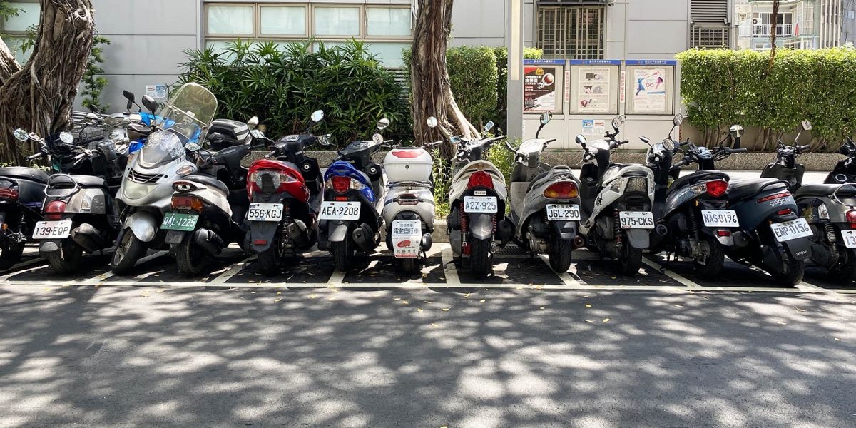 每月400元 北市路邊停車位停到飽!北市機車「路邊停車格」月票發售!