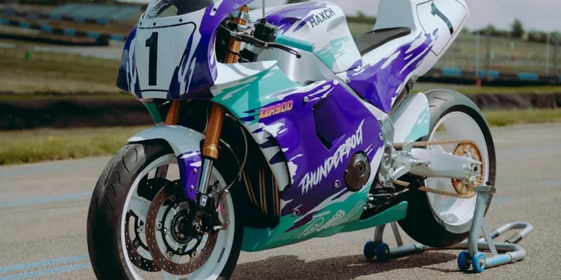致敬 YZF750 × TZR250！這台 XZR900 Thunderbolt 是復古控的夢想車