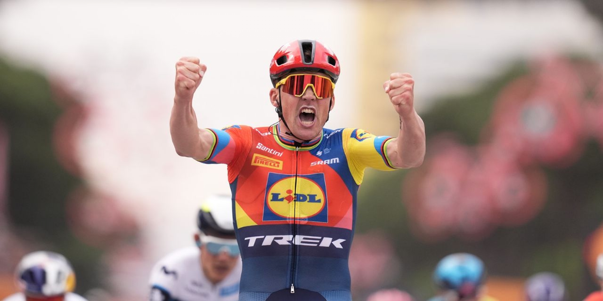 2025年Giro d'Italia環義賽首戰，奪冠熱門Mads Pedersen粉衫加身！