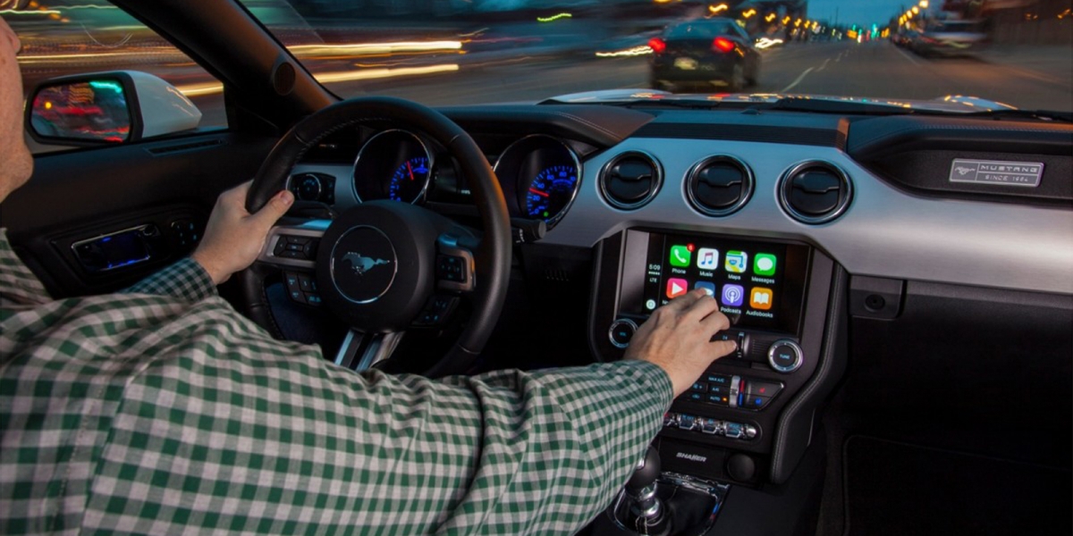 這樣太危險,英國研究指出使用Apple Carplay和Android Auto並沒有讓行車更安全