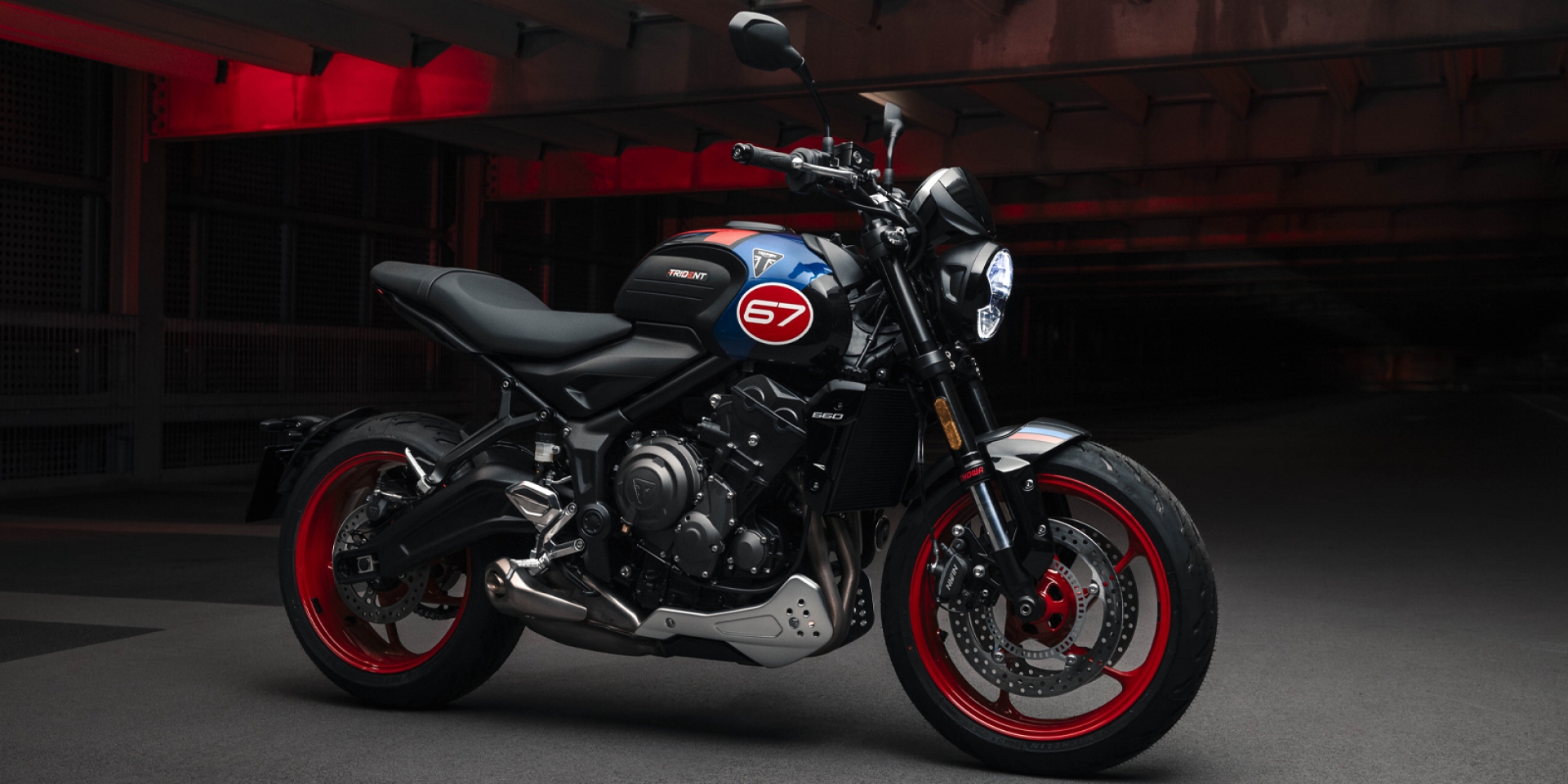 黑底紅框帥到不行！2026 Triumph Trident 660 Triple Tribute 限量登場
