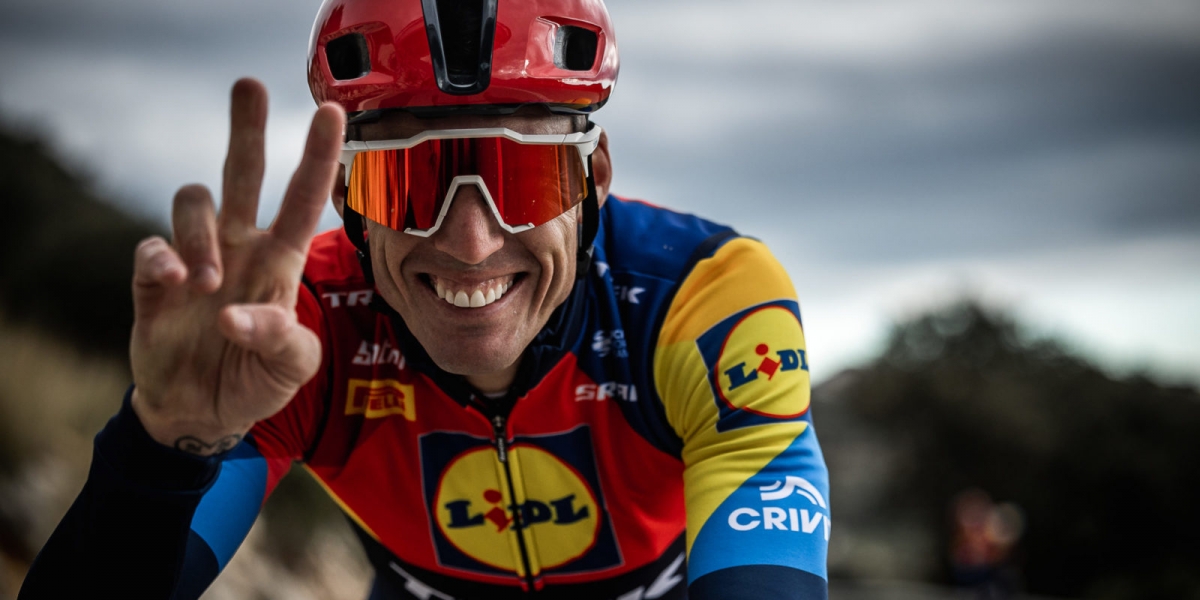 從連身皮衣換成緊身車衣!Aleix Espargaro加入WorldTour等級車隊Lidl-Trek擔任大使!