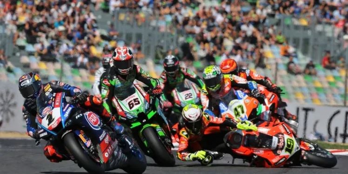 他是故意的！Magny-Cours的RACE2轉倒，Alvaro Bautista抨擊Jonathan Rea：這不是失誤，他是真的朝我攻擊！