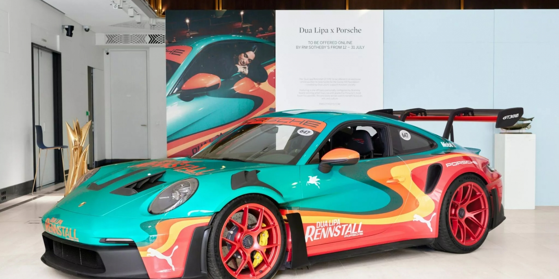 Dua Lipa × Porsche 911 GT3 RS 聯名特仕車即將拍賣，全額收益捐助公益
