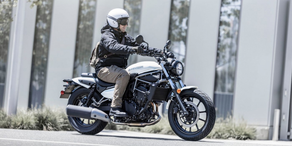 典雅珍珠白回歸!2025 Kawasaki ELIMINATOR 500/SE 新色歐洲發表