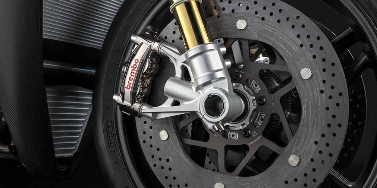 煞車界夢幻逸品降臨！Brembo Hyction碳陶瓷碟盤首度上車，Ducati超輕量V4再進化！