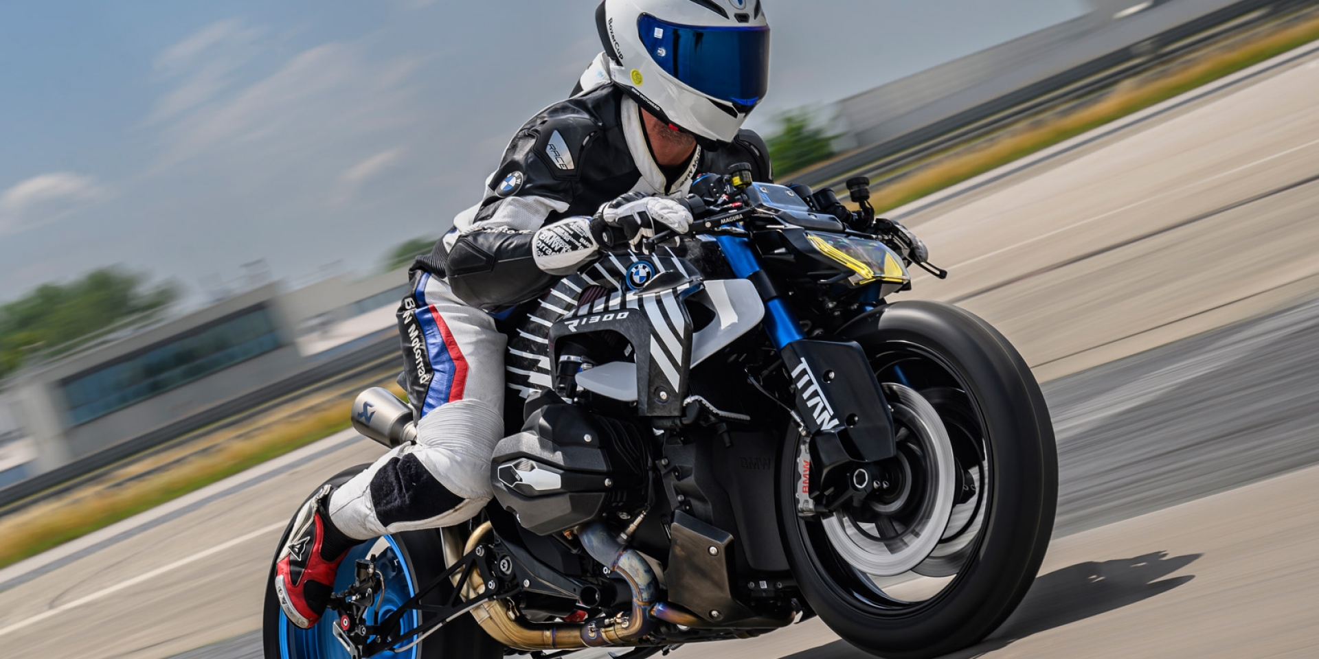 超殺外型＋氮氣動力！BMW 推出 TITAN 極限衝刺版 R 1300 R 概念車