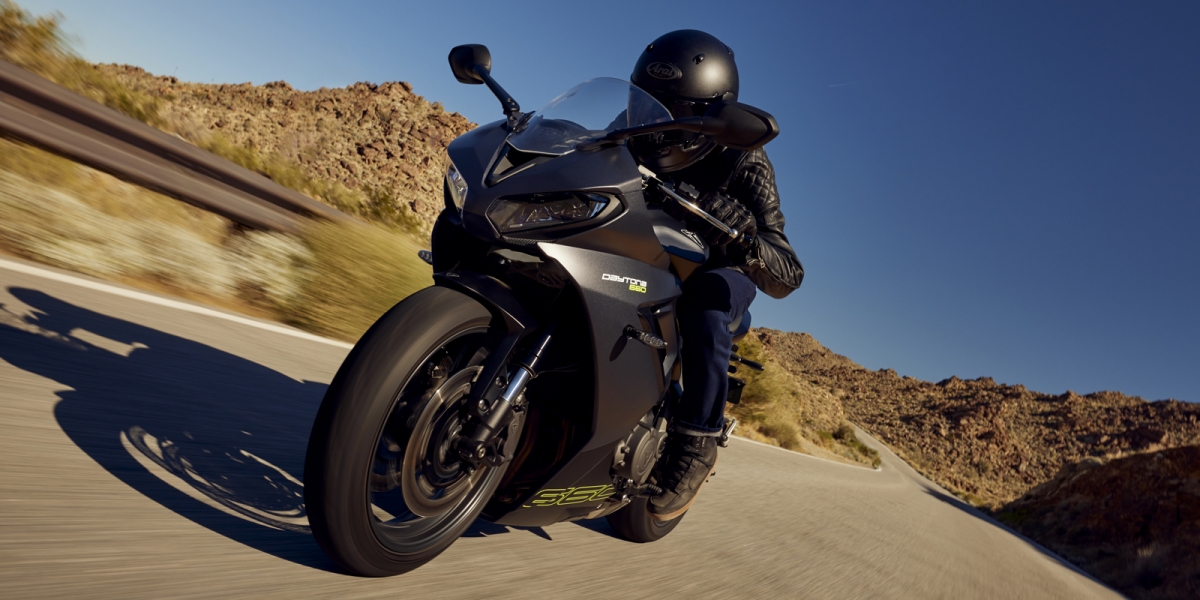95匹馬力、41MM倒叉、豐富電控!TRIUMPH DAYTONA 660 英倫三缸街跑35.5萬台幣海外發表
