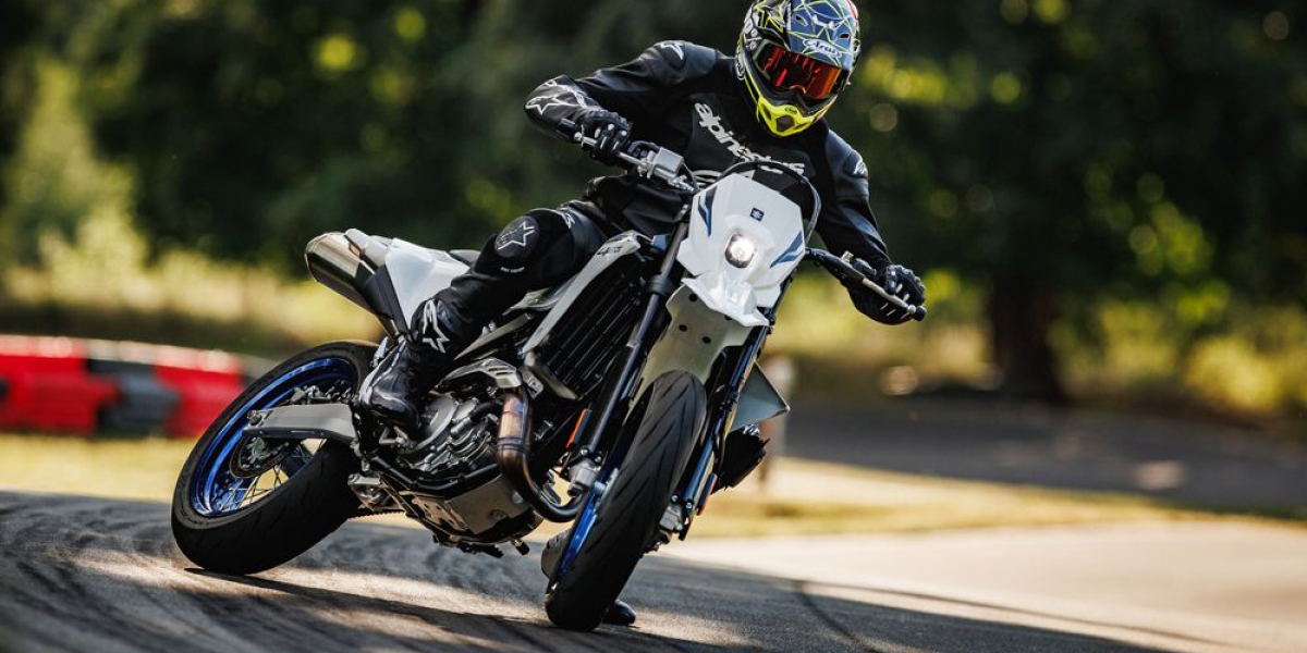 2024米蘭車展。38匹馬力、三種動力模式、後輪關閉ABS!SUZUKI DR-Z4S/SM 正式發表