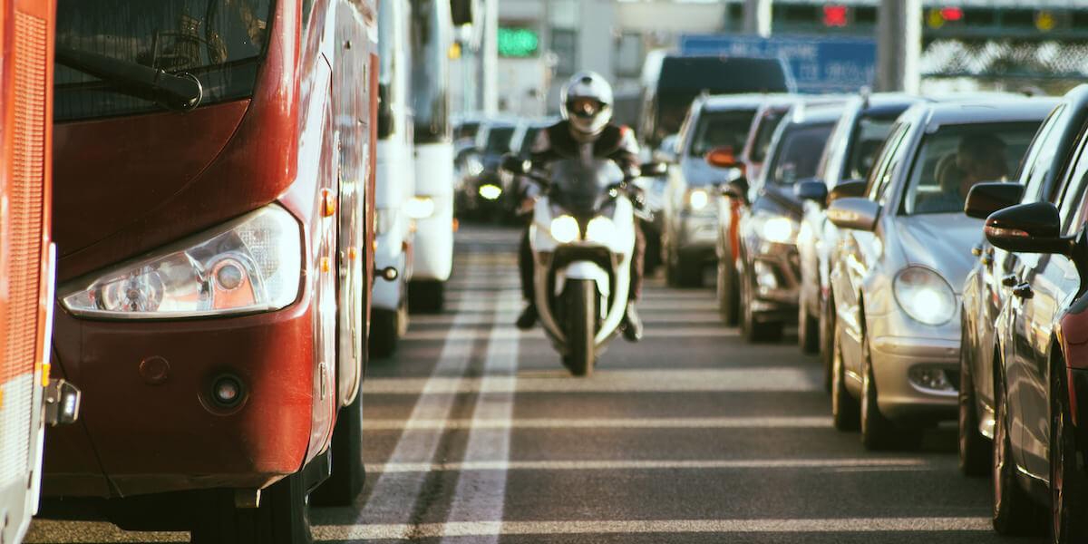 先禁國家?法國禁止車道分割,違規開罰135歐元!