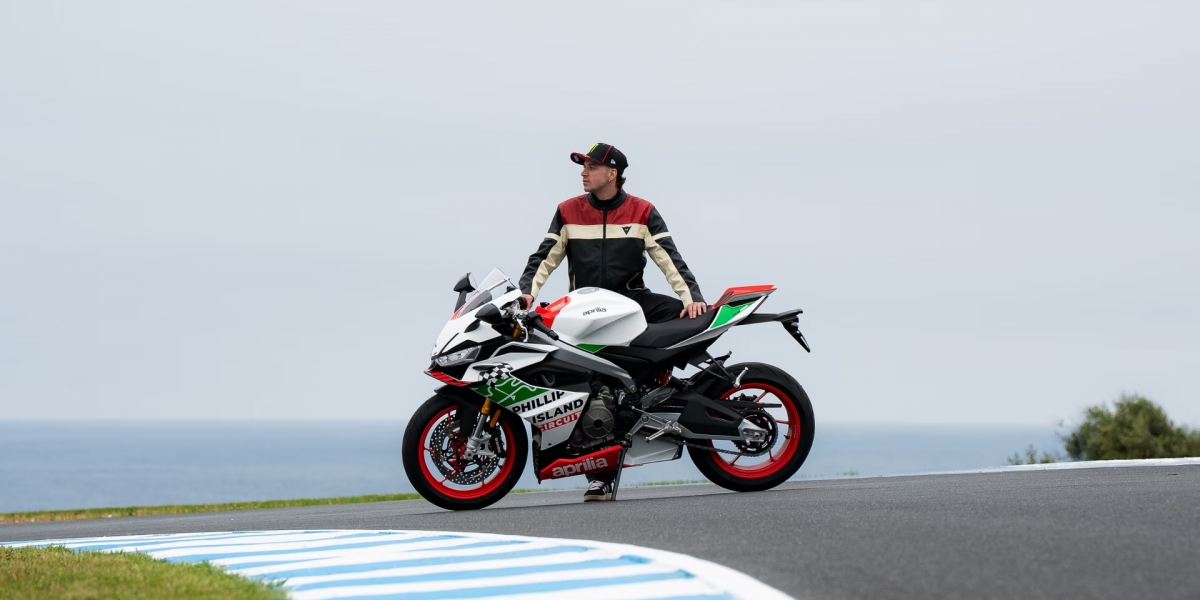 致敬300勝里程碑！Aprilia RS 660 Phillip Island Tribute限量編號版亮相，105匹馬力與專屬塗裝成焦點