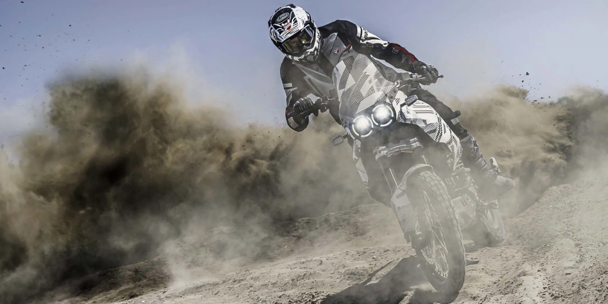 不會壞又能飛坡、噴土。Ducati Desert X Adventure 預告年底發表!