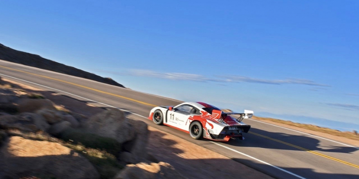Porsche 935挑戰Pikes Peak爬山賽,車手表示好開又舒適