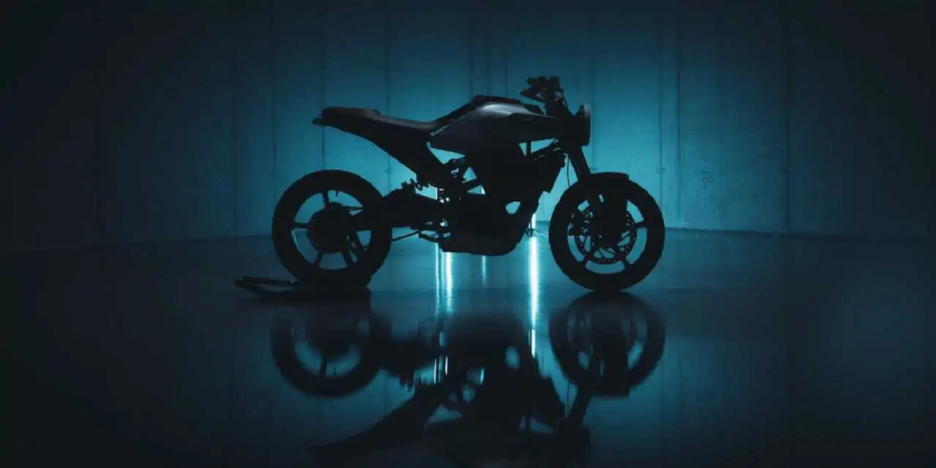 時隔三年，油車轉型車款終於誕生！ KTM E-Duke原型車奧地利展間正式曝光