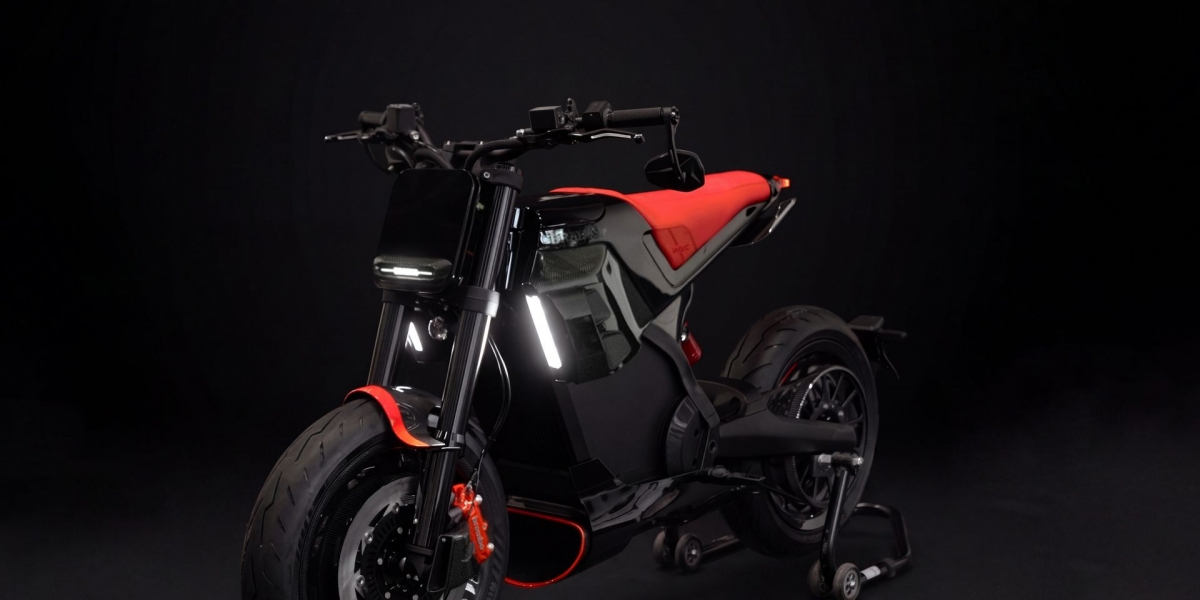 Brabus × Dab 聯名出擊！三款電動重機亮相米蘭，極速 121 km/h 起