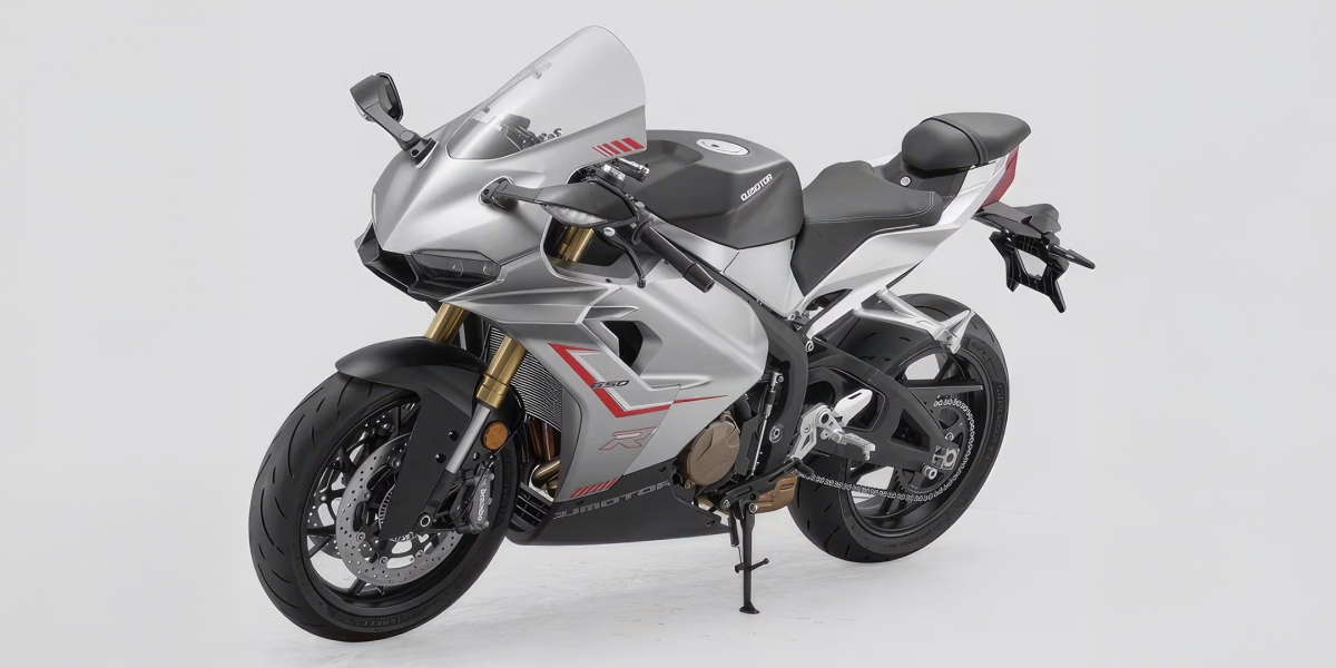 117匹四缸、205公斤濕重!中國四缸新猛將「QJMotor SRK 650 R」曝光,目標直指日系600跑車。