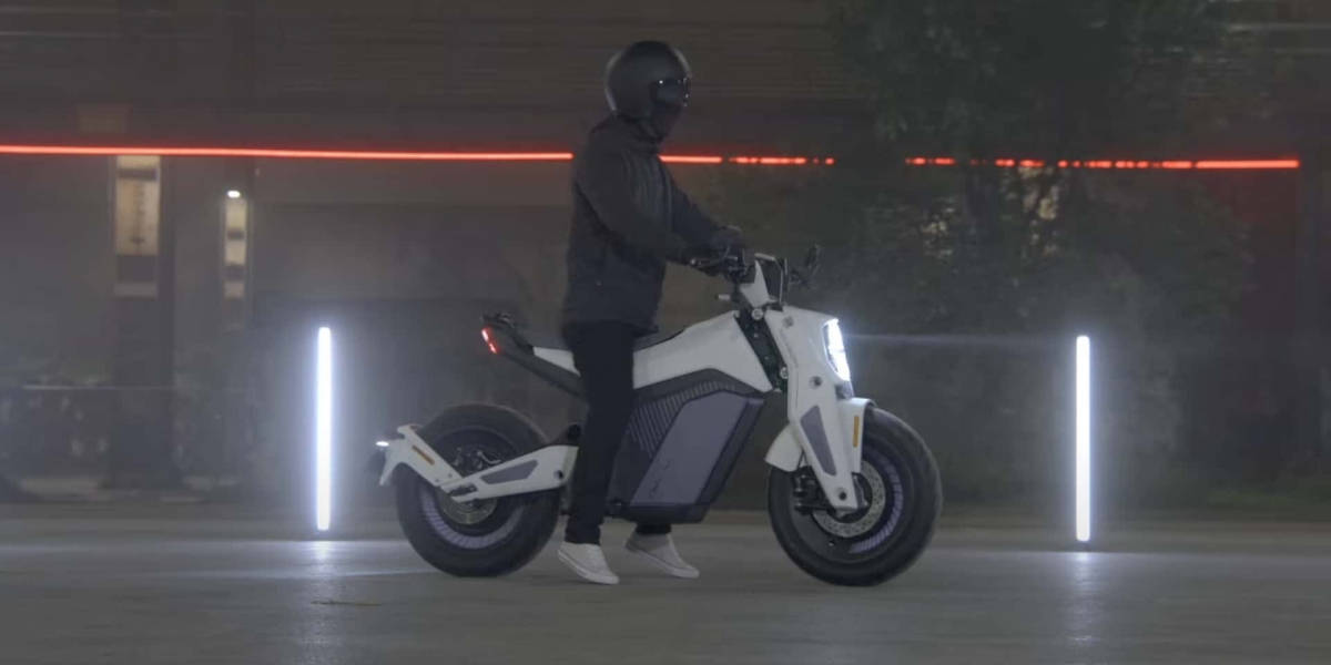 Naxeon I AM:極速120公里、6.5kWh電池、最高續航180公里、20-80%快充90分鐘的科幻電動迷你摩托車!