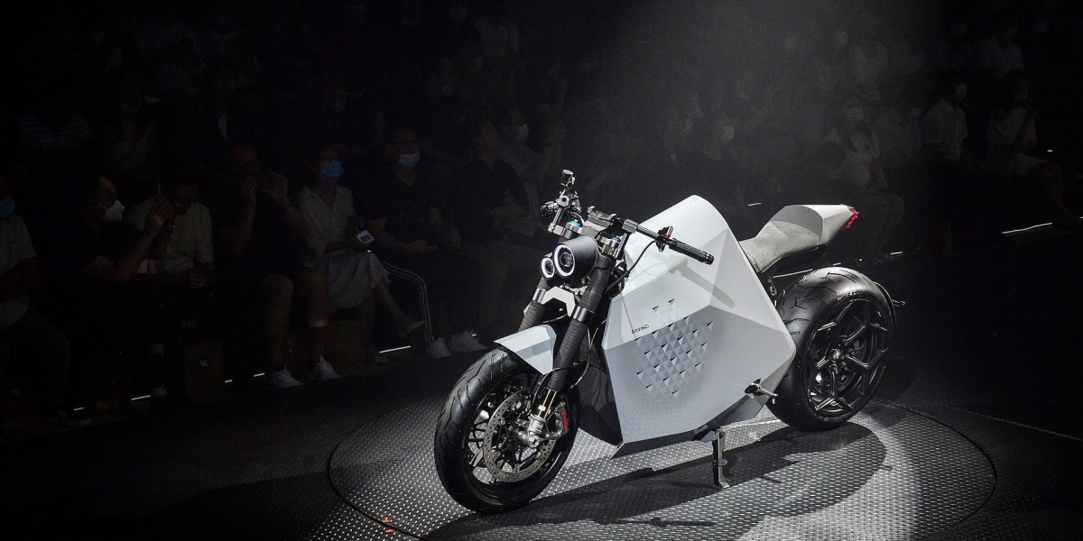 百公里加速3秒、續航達400km!Davinci DC100電動機車性能又智慧!
