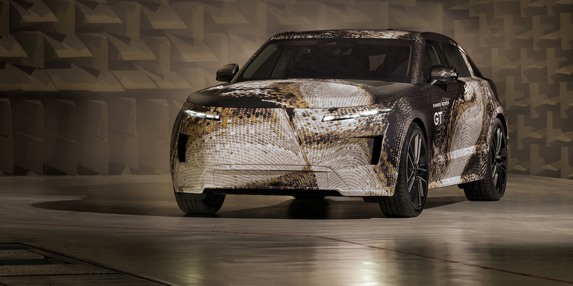 迎接家族第五彈！全新 Range Rover GT 奢華跑旅預告登場，首搭純電 EMA 平台重塑 GT 定義