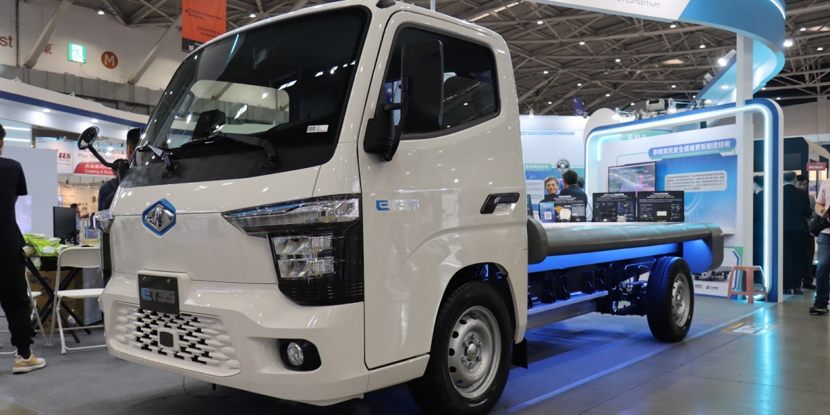 「台灣國際智慧移動展」中華汽車3.5噸電動商用車ET35透明亮相