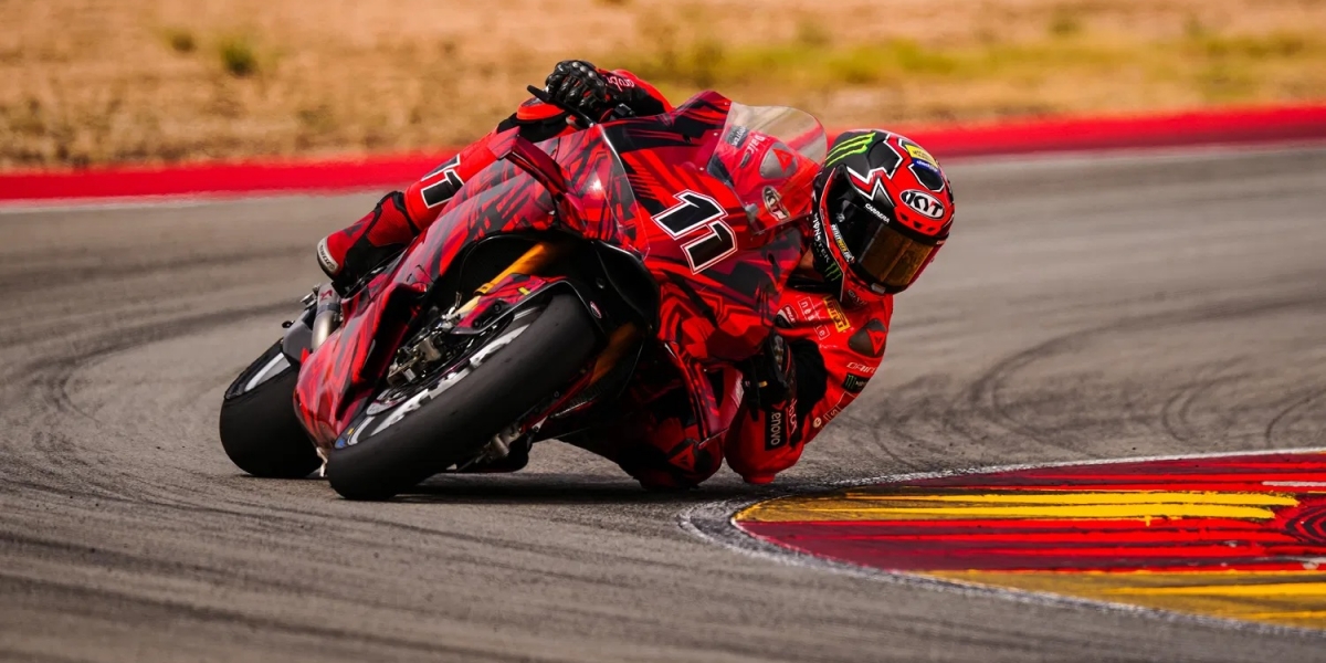 Ducati 新一代 Panigale V4 R 現身!Bulega 實測圈速三秒落後 MotoGP