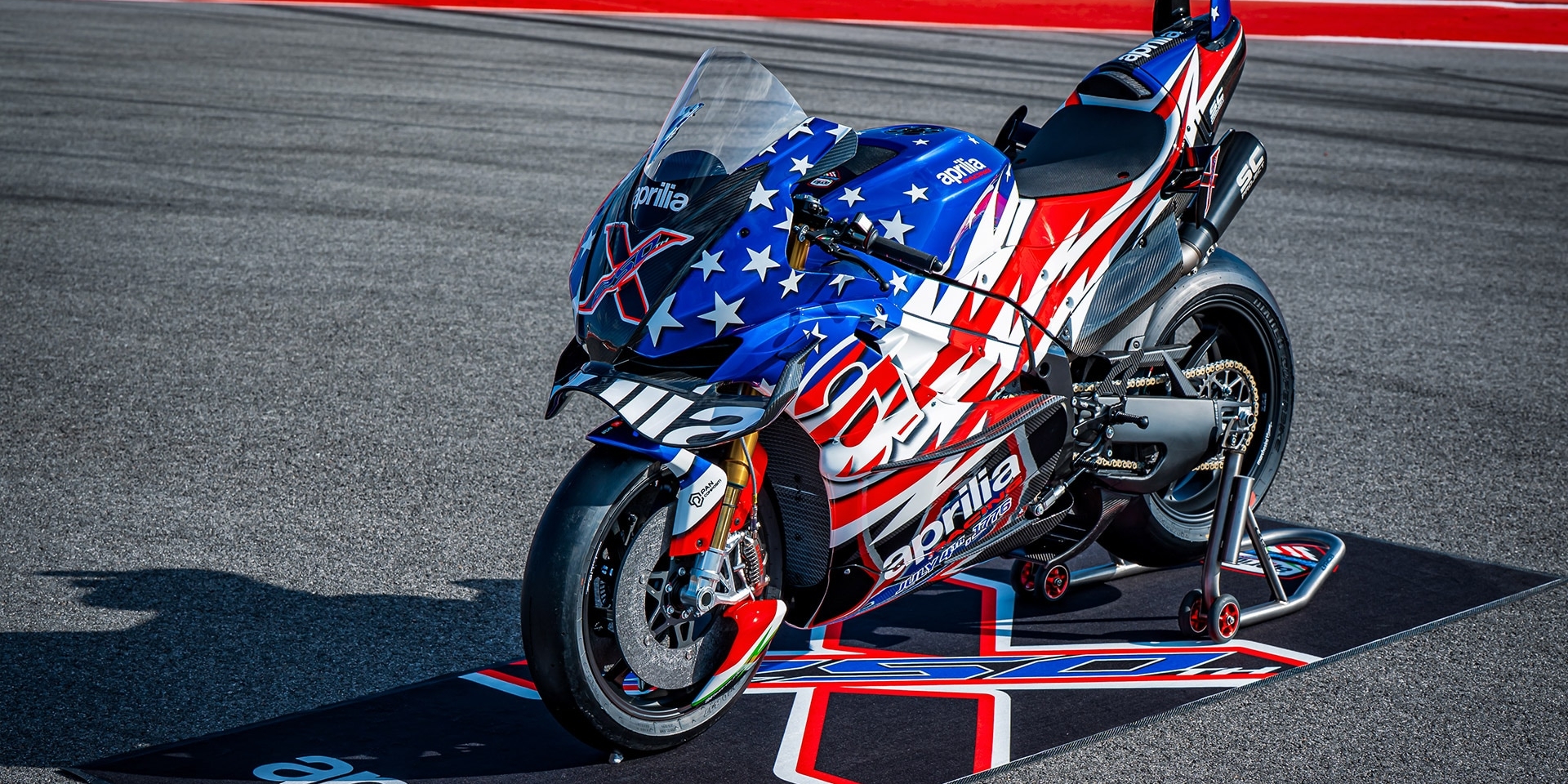 乾重165kg狂榨236匹！Aprilia X250TH 廠車級神獸降臨，標配MotoGP全碳纖煞車，全球僅30台