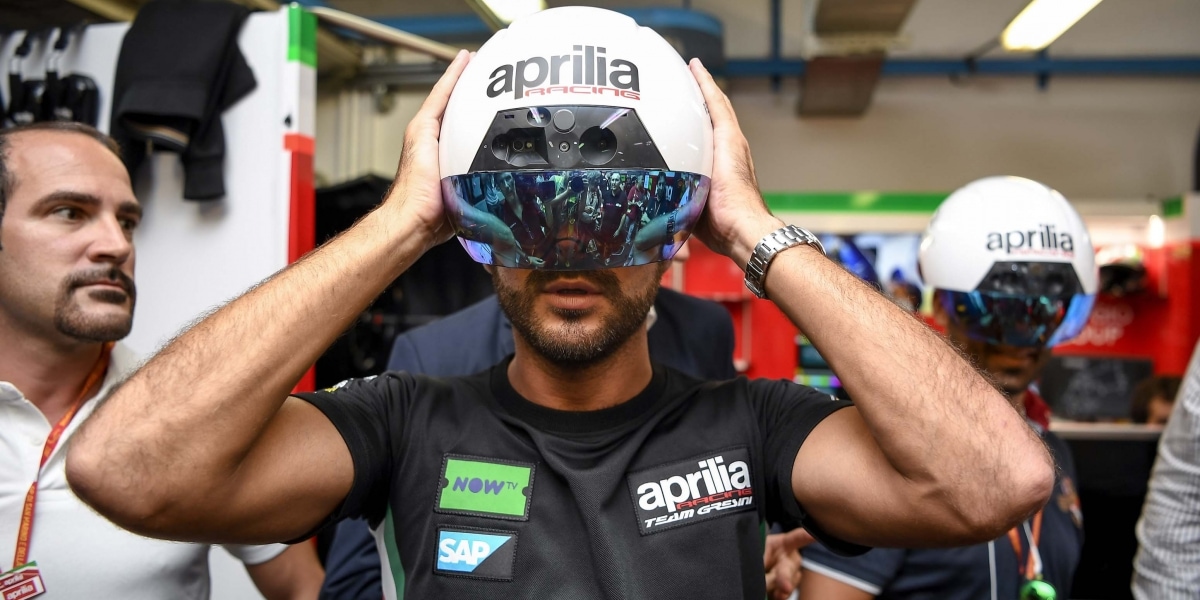 AR技術進入MotoGP賽場,Aprilia發表實境頭盔