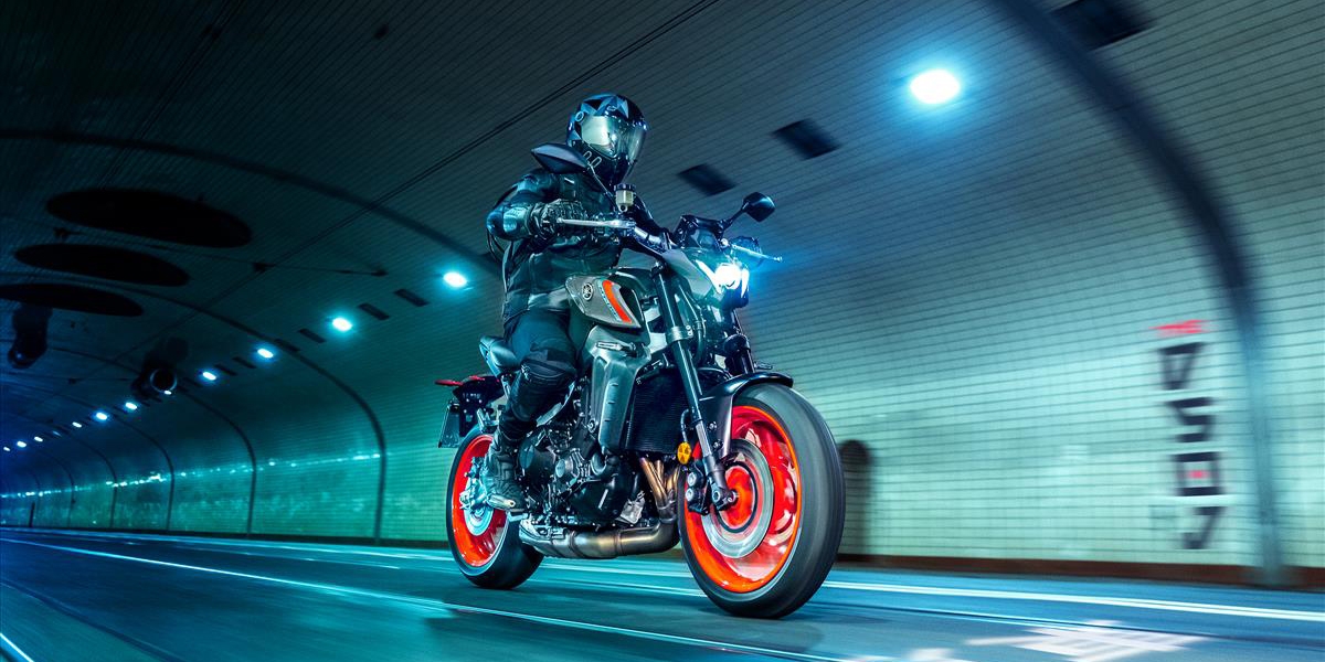 排量性能升級、異形風新大燈!2021 YAMAHA MT-09 大改款發表