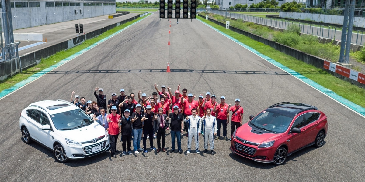 官方新聞稿。LUXGEN U6 GT/GT220智駕體驗營 首邀請車主體驗賽道開發學