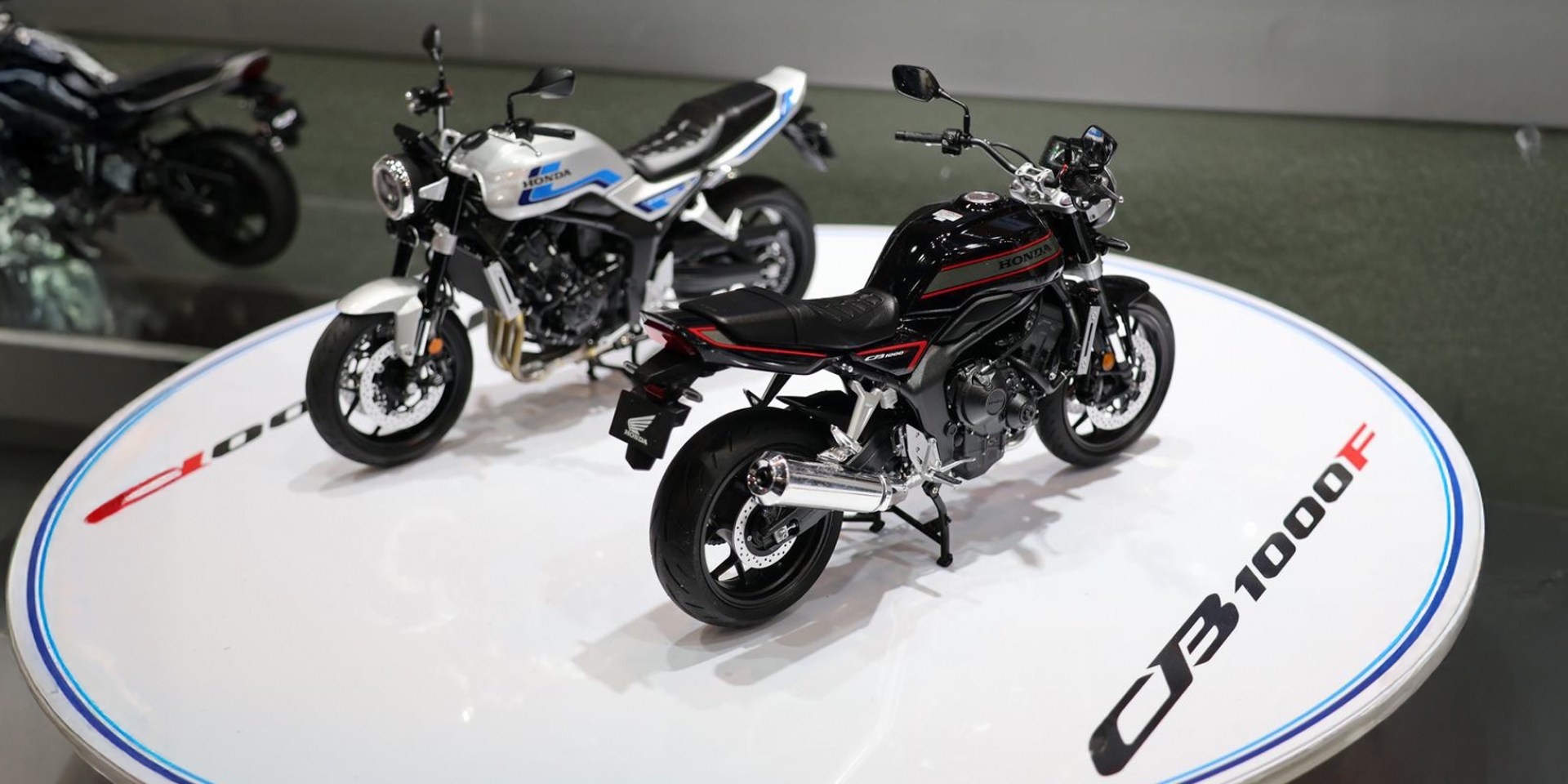 縮小十二倍的熱血靈魂！田宮打造全新 Honda CB1000F 模型，連同二行程傳奇 RZV500R 攜手重現靜態美學的極致