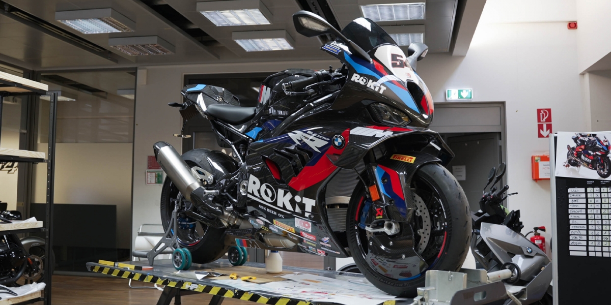 BMW獻禮!Toprak Razgatlioglu 奪冠紀念版 M1000 RR 限量 54 台登場