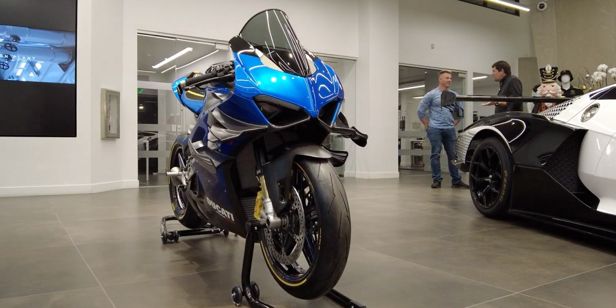 原廠沒出 自己改!超猛車主自己打造Ducati、Lamborghini 全球唯一聯名V4