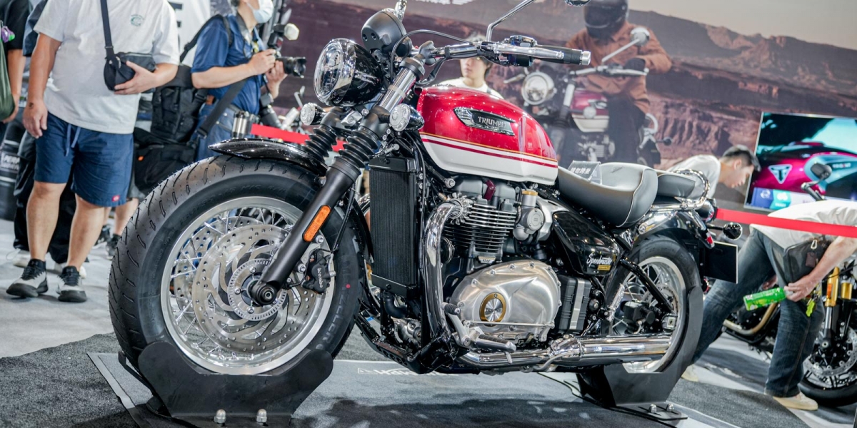 Triumph Bonneville Speedmaster 車展正式發表！14 L 大油箱、定速巡航與彎道電控全面升級！改款Scrambler 900、Trident 660搶先鑑賞