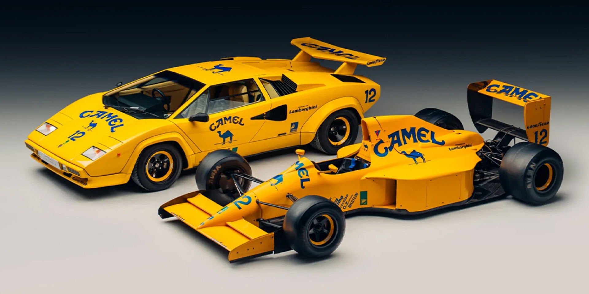 致敬 Camel 黃色菸商塗裝！Lamborghini V12 夢幻組合：Lotus F1 賽車與 Countach 同捆販售